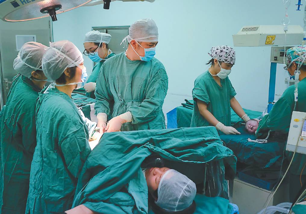 光影 | 有一種堅持,叫婦產科男醫生