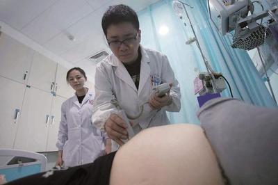 婦產科男醫生,早已習慣了產婦的尷尬,卻還飽受&ldquo;誤解&rdquo;