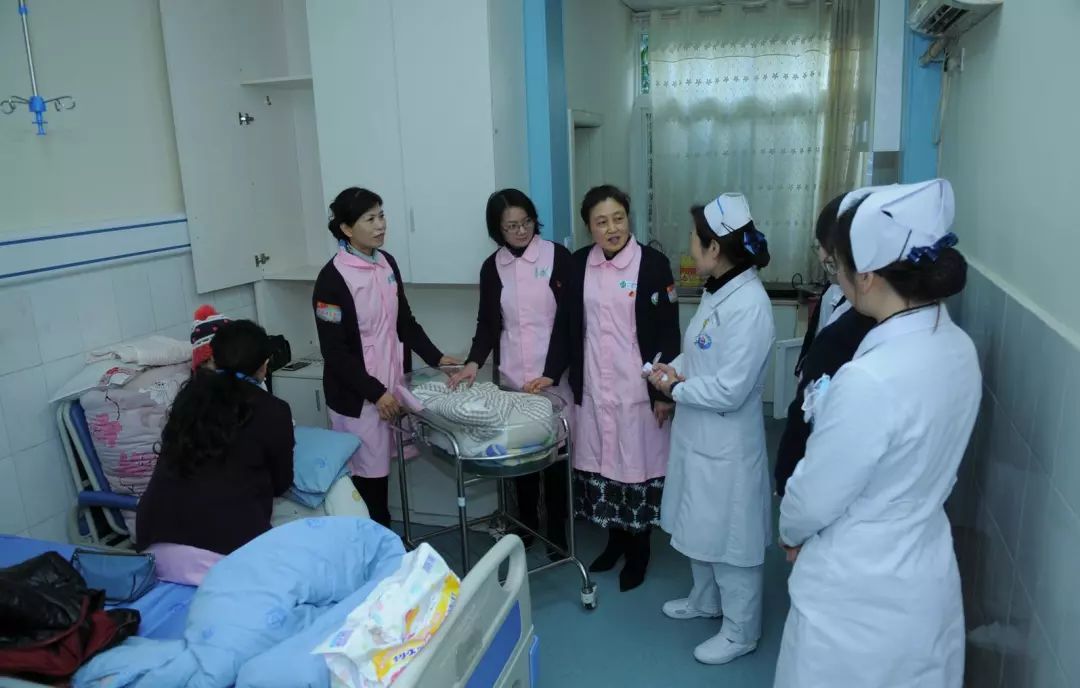 四川省醫(yī)學(xué)科學(xué)院·四川省人民醫(yī)院婦產(chǎn)科黨支部來(lái)我院開(kāi)展主題黨日活動(dòng)紀(jì)實(shí)